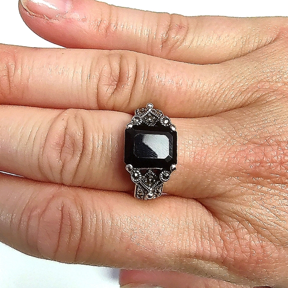 Black Onyx and Marcasite Women's Antique ring - Size 8 - Picture 2 of 5